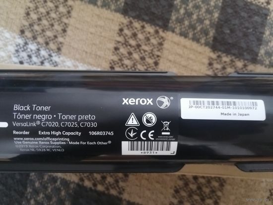 Картридж Xerox 106R03745 черного цвета, пустой, туба. Совместимость с принтерами Xerox VersaLink C7020, Xerox VersaLink C7025, Xerox VersaLink C7030