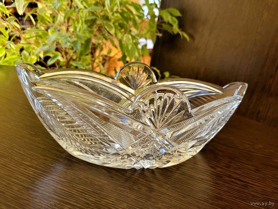 Конфетница ладья, хрусталь, алмазная грань.