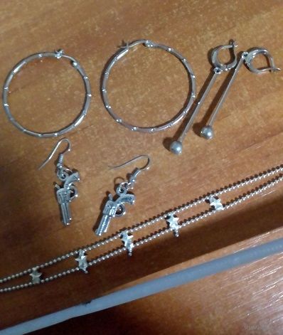 Бижутерия (серьги 3 пары и браслет) одним лотом