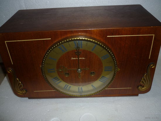 Часы механические настольные с боем. СССР.