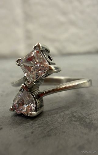 Перстень СЕРЕБРО 925 пр.  17.75 р-р  (20)    Распродажа коллекции!!!