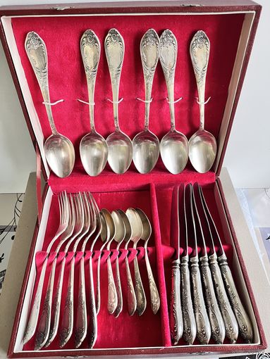 НАБОР СТОЛОВЫХ ПРИБОРОВ. 24 ШТУКИ. ЗиШ. СМ.ФОТО И ОПИСАНИЕ.