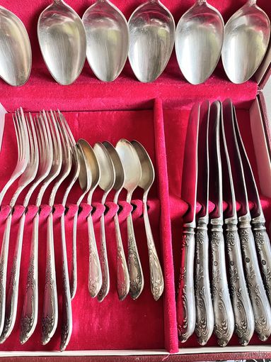 НАБОР СТОЛОВЫХ ПРИБОРОВ. МЕЛЬХИОР. 24 ШТУКИ. ЗиШ. СМ.ФОТО И ОПИСАНИЕ.