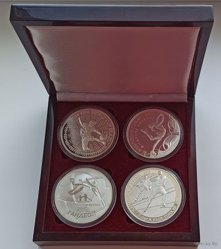Футляр для 4 монет диаметром 74.00 мм деревянный