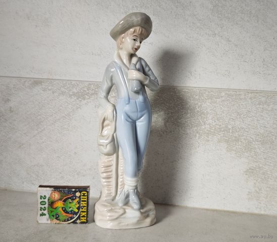 Статуэтка дамочка