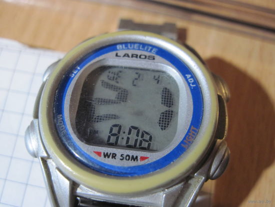 Часы электронные LAROS.