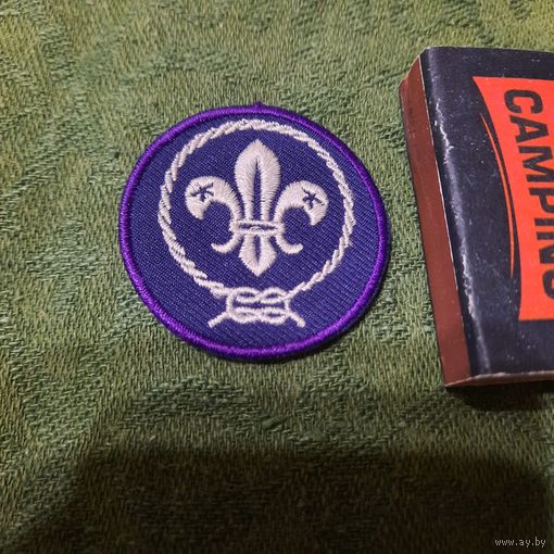 Официальная нашивка Всемирной организации скаутского движения (WOSM). + нашивка с лилеями в подарок.