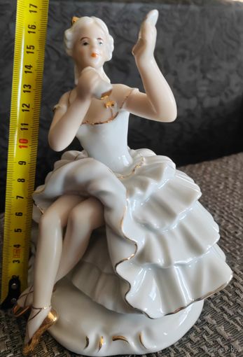 Балерина с зеркалом. SBL Regal House Collection. Англия.