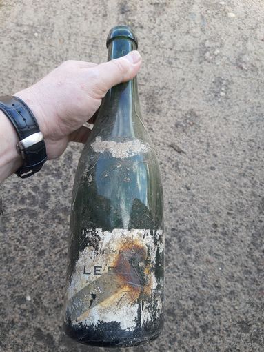 Лот по вермахту. Остатки наклейки.