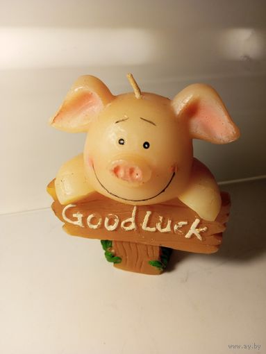 Свечка декоративная СВИНКА ЖЕЛАЕТ УДАЧИ