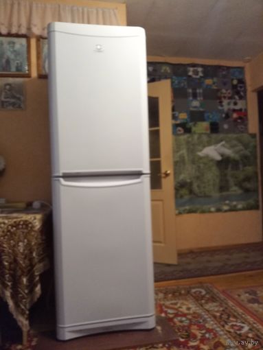 С 1 рубля! Двухкамерный холодильник Indesit NBHA 180. Ставки не снимаю! Самовынос и самовывоз с улицы Волоха. Читайте описание.