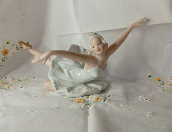 Фарфоровая статуэтка балерины "Лебединое озеро" Валлендорф Wallendorf, Германия