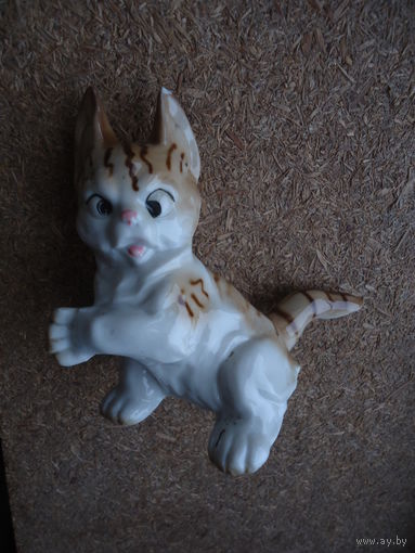 Кот редкий . Фарфор . Винтаж
