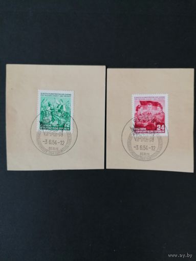 ГДР 1954 Две вырезки с марками серии "День встречи немецкой молодежи" (спецгашение) Mi.428-429 каталог 2.40 евро