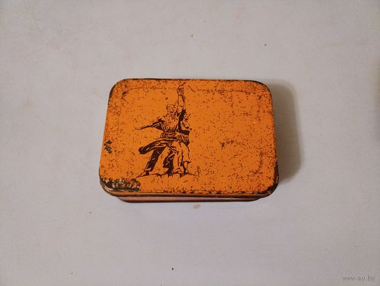 Жестяная коробка рабочий и колхозница