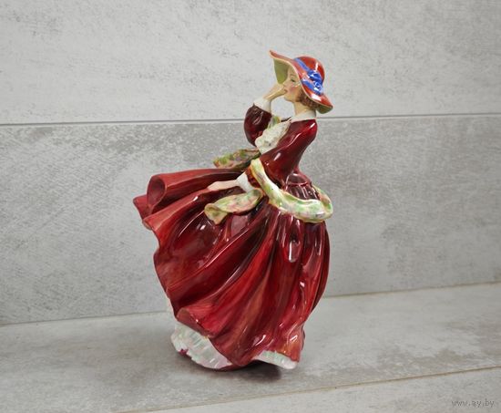 Royal Doulton  На вершине  статуэтка дамочка в шляпе