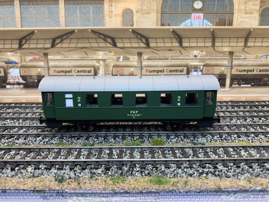 Пассажирский вагон PKP PIKO. Масштаб НО 1:87.
