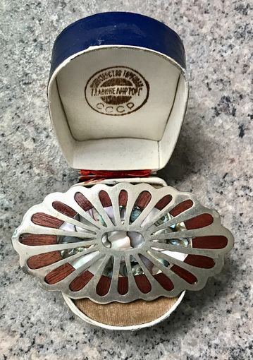 Кулон. Кулон-брошь