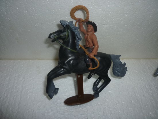 Фигурка КОВБОЙ с ЛАССО. ГДР