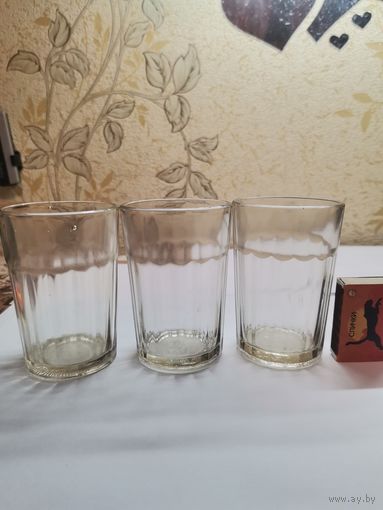 Стакан ссср  З   ц. 6 к.(одним лотом)