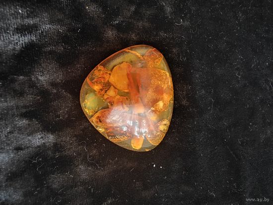 Крупная брошь из Балтийского янтаря СССР