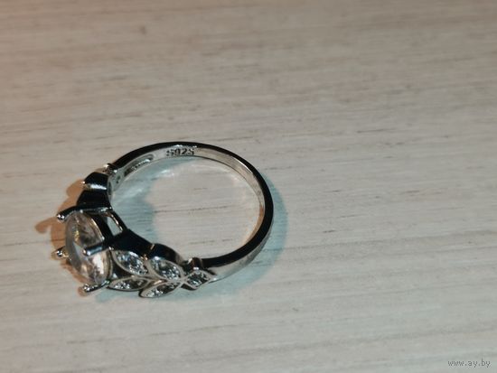 Металлической кольцо с вставками, внутр. диаметр 16 см., есть потёртости покурытия.
