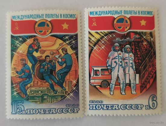 Две марки из серии "Полет в космос шестого международного экипажа (СССР-СРВ)" - Космонавты В.Горбатко и Фам Туан у трапа и На борту Комплекса