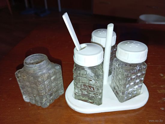 Набор бутылочек для специй . СССР . + Одна в бонус .