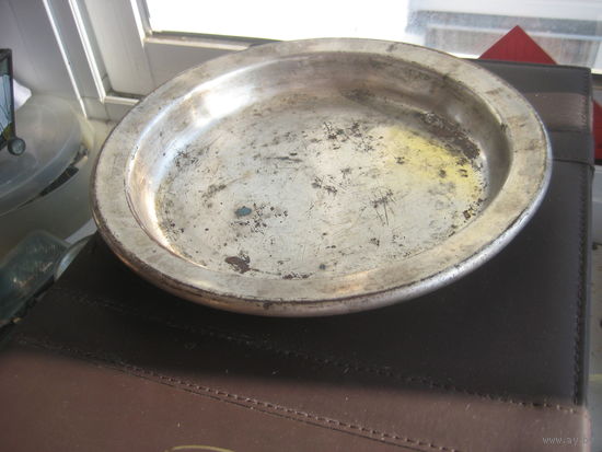 Тарелка для фруктов и 3 ножа Варшава 1875 г.