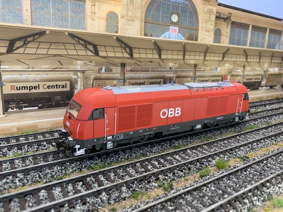 Локомотив Rh 2016 093 PIKO. Масштаб HO 1:87.