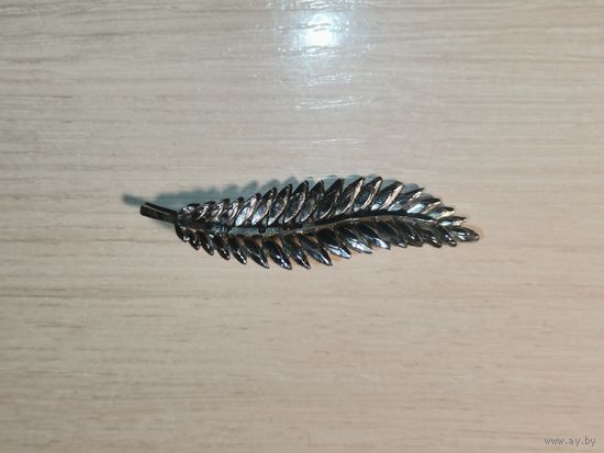 Металлическая брошь "Веточка", размер 6*1.5 см., замок рабочий.