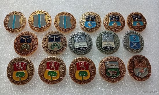 Гербы городов. Значки из серий: Древний герб. Золотое кольцо. Северное ожерелье. Цена указывается за один значок. #-IV-08/2