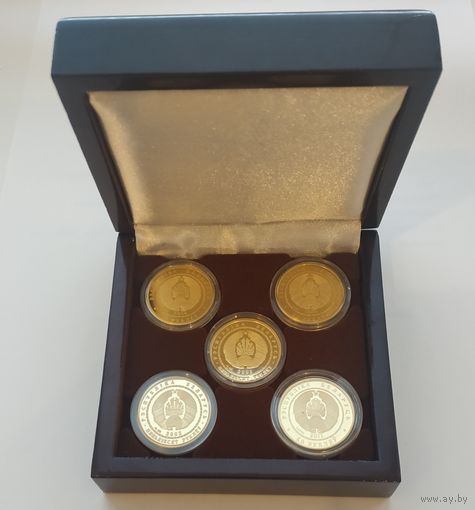 Футляр для 5 монет (50 руб., Au) d 30.00 mm деревянный