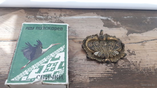 Кулон -накладка, старинная, эмаль, позолота.
