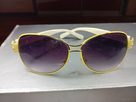 Очки в стиле Оверсайз с желтой оправой и градиентными линзами . Предсезонная распродажа Винтажных солнцезащитных очков с рубля !