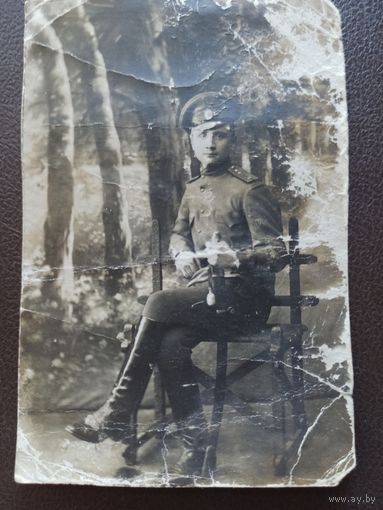 Фотография прапорщика с шифром "Александр III" и короной на погонах, сабля, темляк, 9,5 х 14 см. До 1917 года.