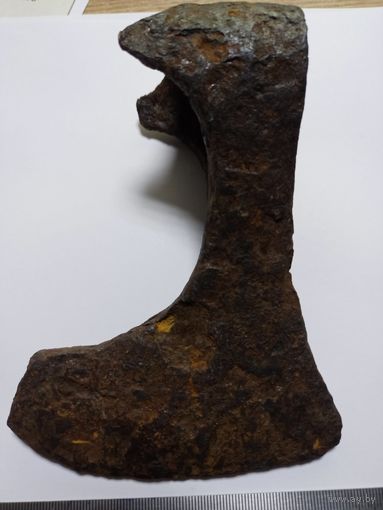 Старинный железный топор-борода