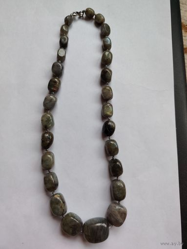 Бусы из лабрадорита
