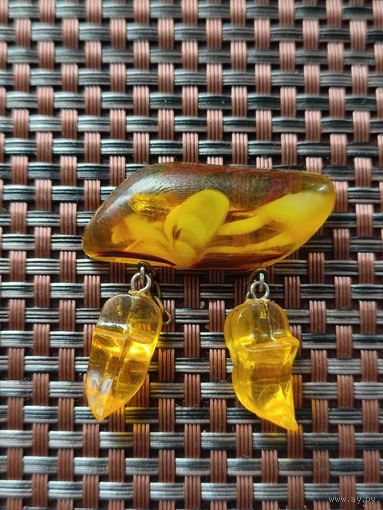 Брошка под янтарь чаровички