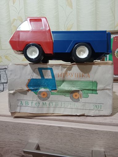 Редкая модель автомобиль ИЖ 201 в родной коробке состояние нового производство Армянская ССР с 1 руб без мц