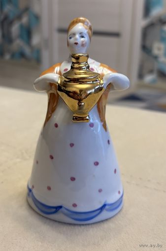 Статуэтка Фарфоровая Девушка с самоваром . Дулёво