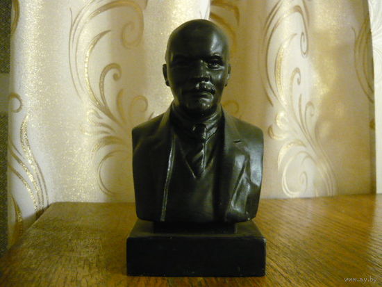 Бюст В.И.Ленин .Монументскульптура.