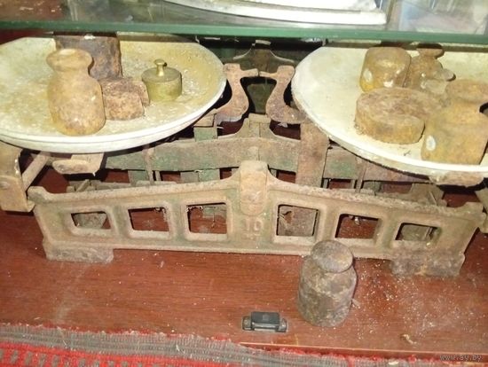 Весы старинные.