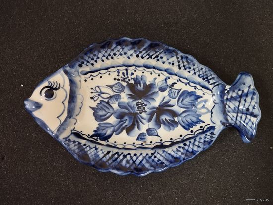 Тарелка (селедочница) Рыбка, фарфор. Гжель