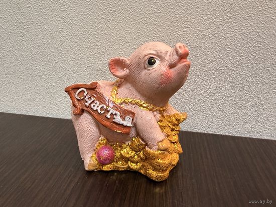 Декоративная фигурка свинка с пожеланиями.