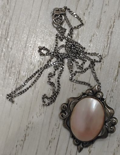 Украшение - подвеска Перламутр в серебре с цепочкой. 7.2 грамма