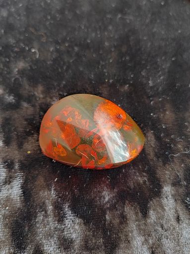 Брошь СССР из красного Балтийского янтаря