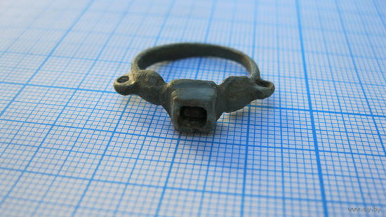 Перстень старинный. Бронза, литье.