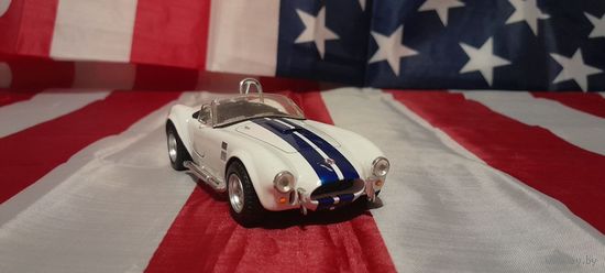Машинка (модель)  Kinsmart 1965 Shelby Cobra 427 S/C 1:32