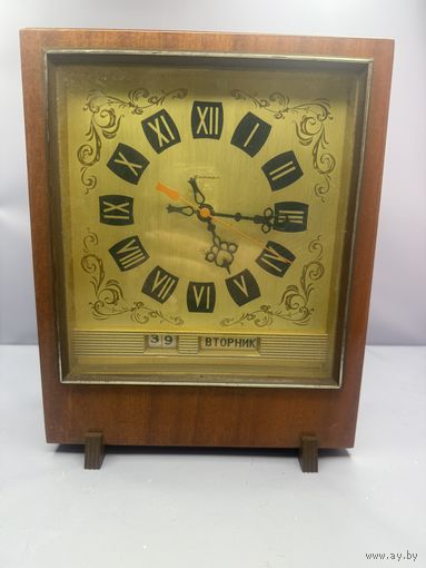 Старт с 1 рубля ! Часы.  Янтарь, Каминные. Настольные. СССР. В дереве. Электромеханические. Календарь.